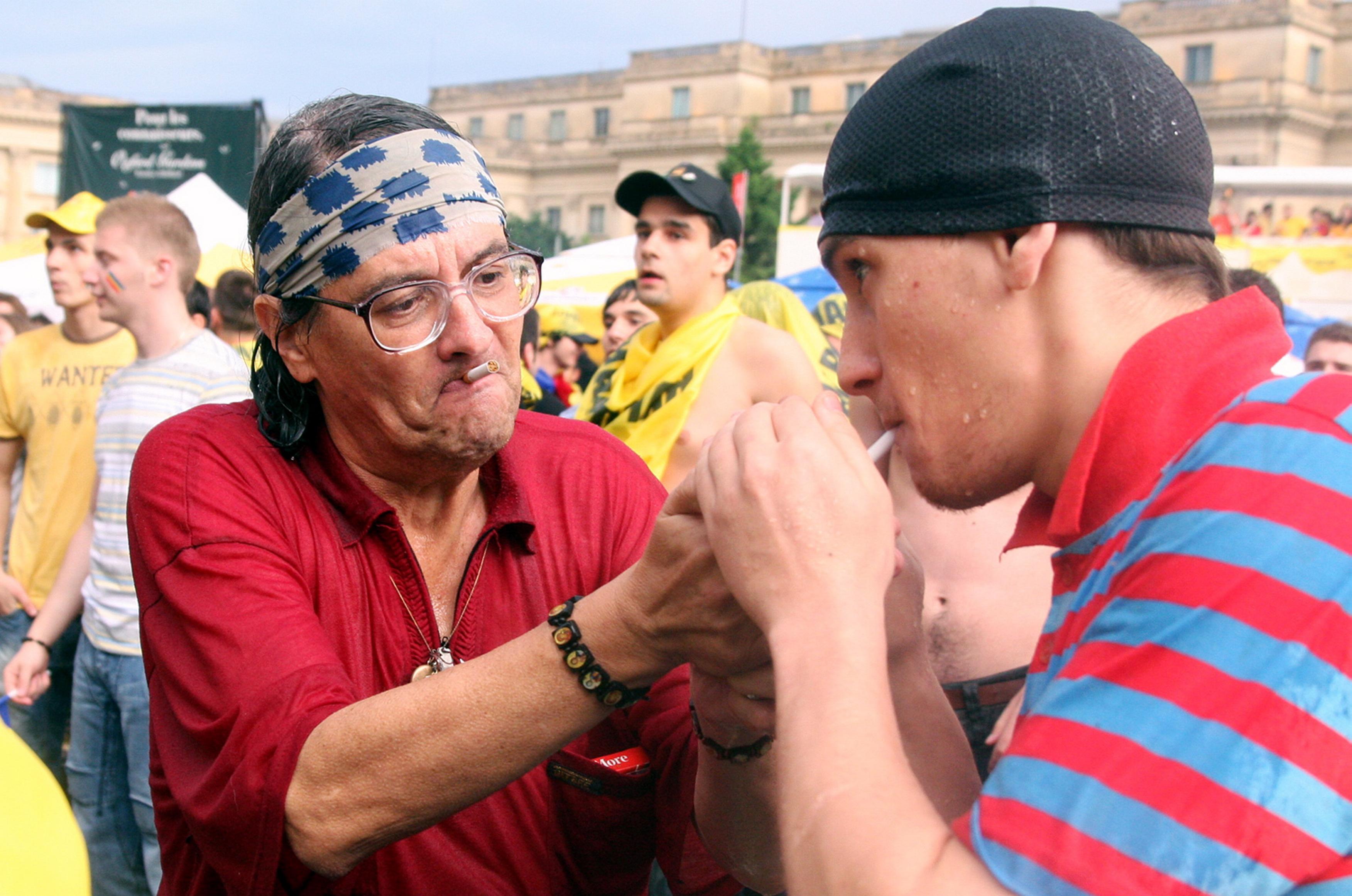 Fumezi, deci muncesti mai putin. Vezi aici care este legatura!