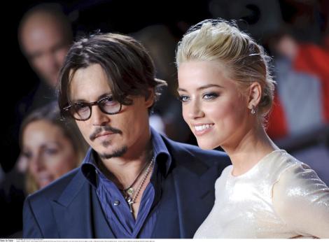 S-au impacat! Johnny Depp i-a trimis flori si poeme actritei Amber Heard