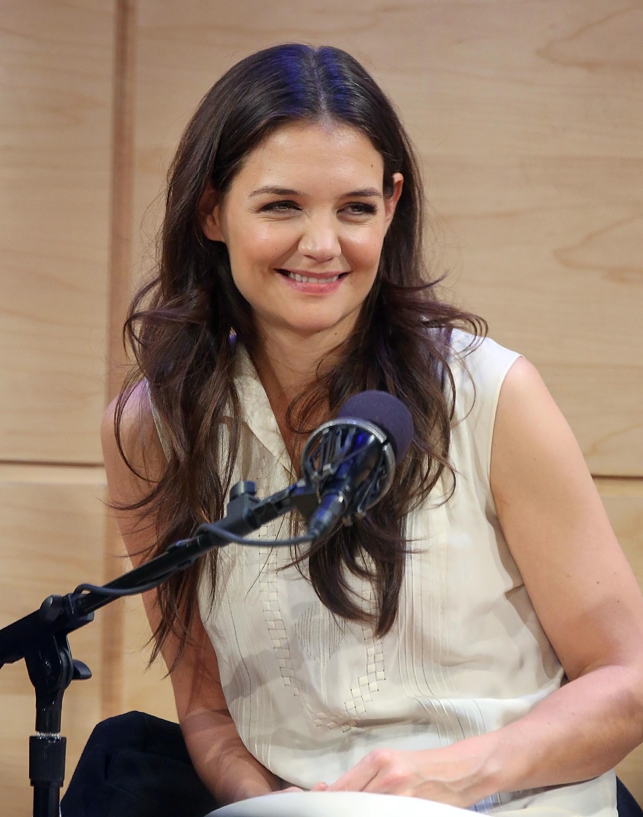 Katie Holmes are un nou iubit, un actor mai tanar decat ea