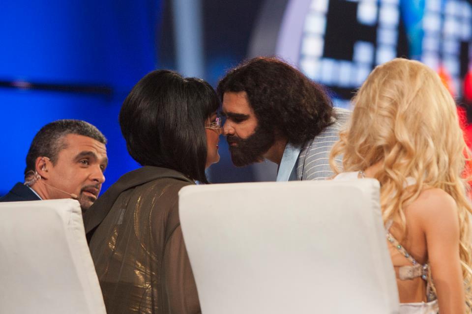 Maria Buza a cantat "Goodbye my love", transformata in Demis Roussos