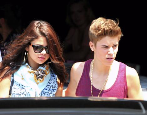 Selena Gomez si Justin Bieber s-au despartit oficial