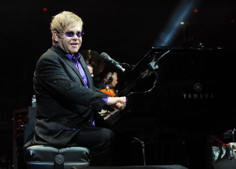 Elton John si partenerul lui de viata vor mai avea un copil