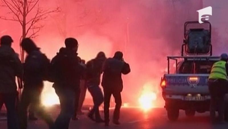 Proteste violente in Polonia: Sute de extremisti s-au luat la bataie cu fortele de ordine