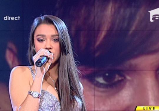 Pe Carmen, fiica lui Adrian Minune, nu o "coafeaza" manelele! 