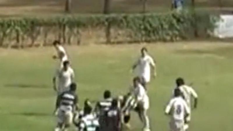 VIDEO! Meci de rugby, oprit de rafale de gloante
