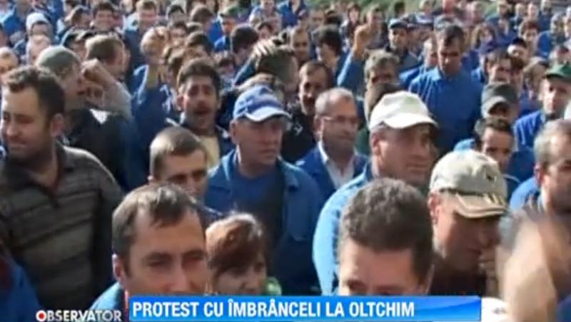 Protest cu scantei la Oltchim: 400 de salariati au iesit in strada sa-si ceara salariile