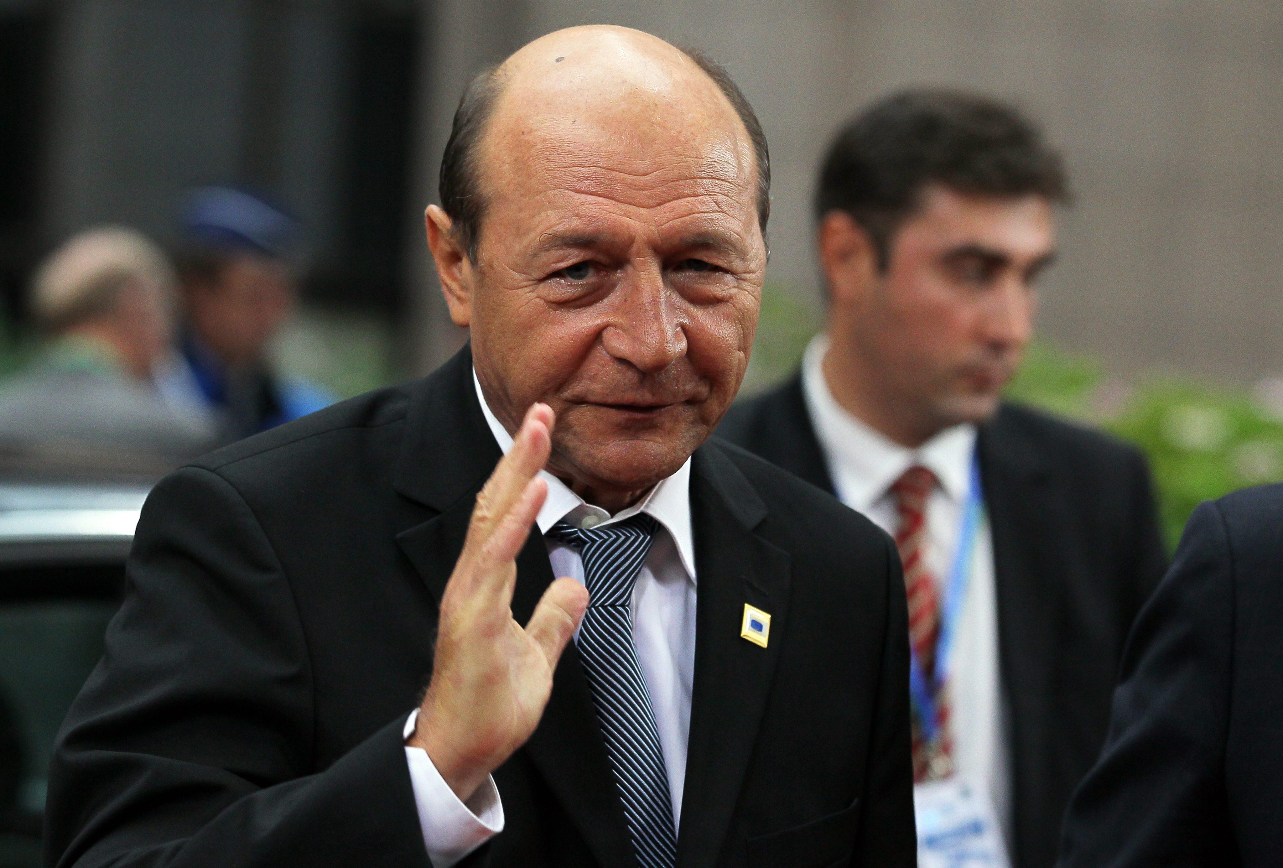 Traian Basescu: "Vom avea de suportat rusinea de a avea observatori OSCE la alegeri"
