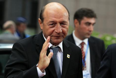 Traian Basescu: "Vom avea de suportat rusinea de a avea observatori OSCE la alegeri"