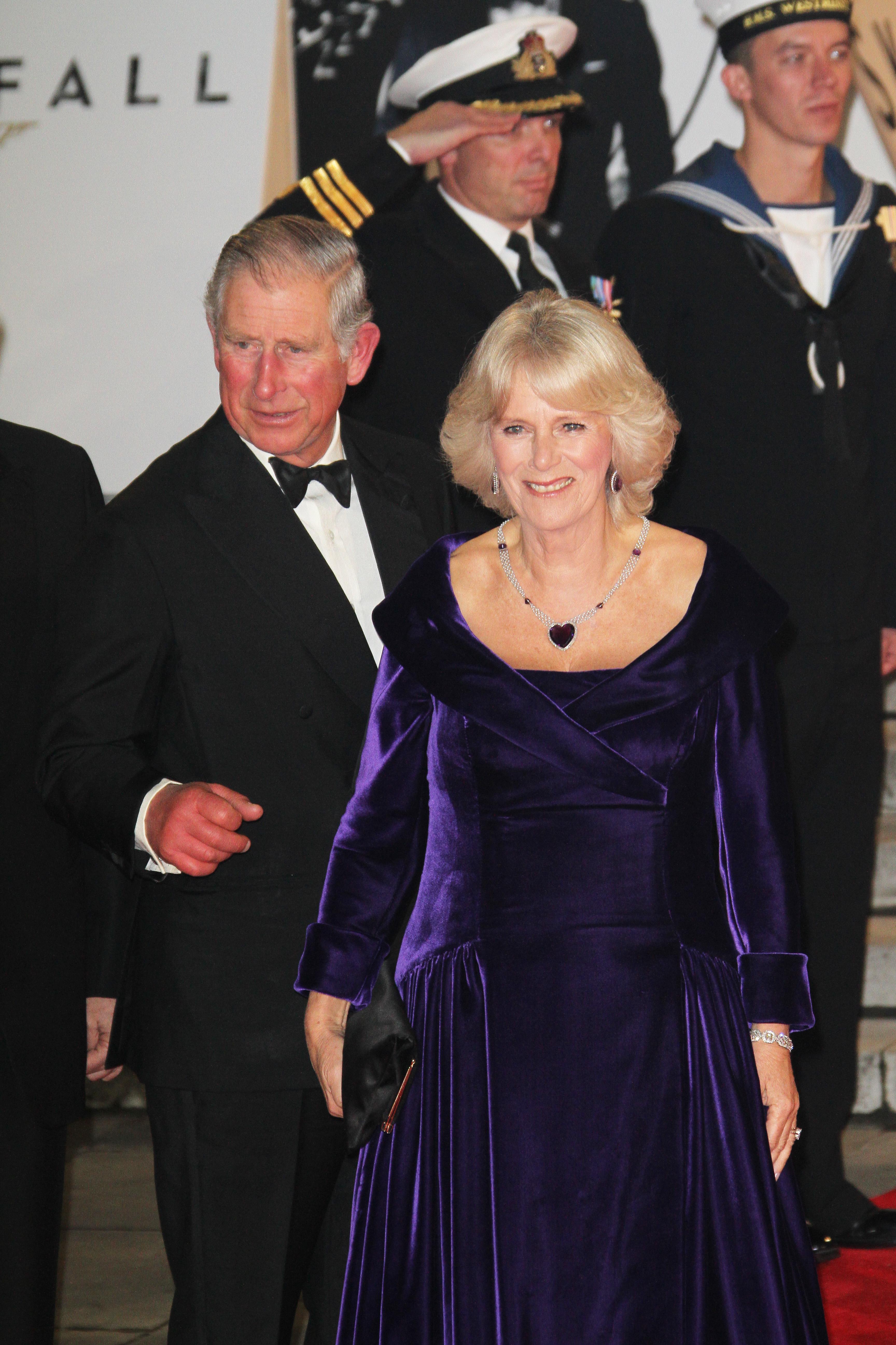 Charles si Camilla, salut Maori: si-au "frecat" nasul cu un alt barbat