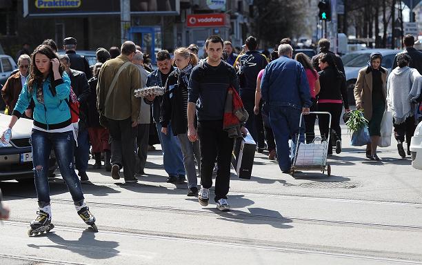 Studiu: Doar patru romani din zece se considera fericiti