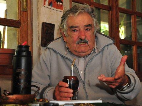 Cel mai sarac presedinte din lume! Castiga 1.800 de dolari pe an si locuieste la o ferma