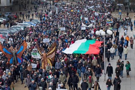 Proteste anti-austeritate in Bulgaria si Slovenia. Zeci de mii de oameni au iesit in strada