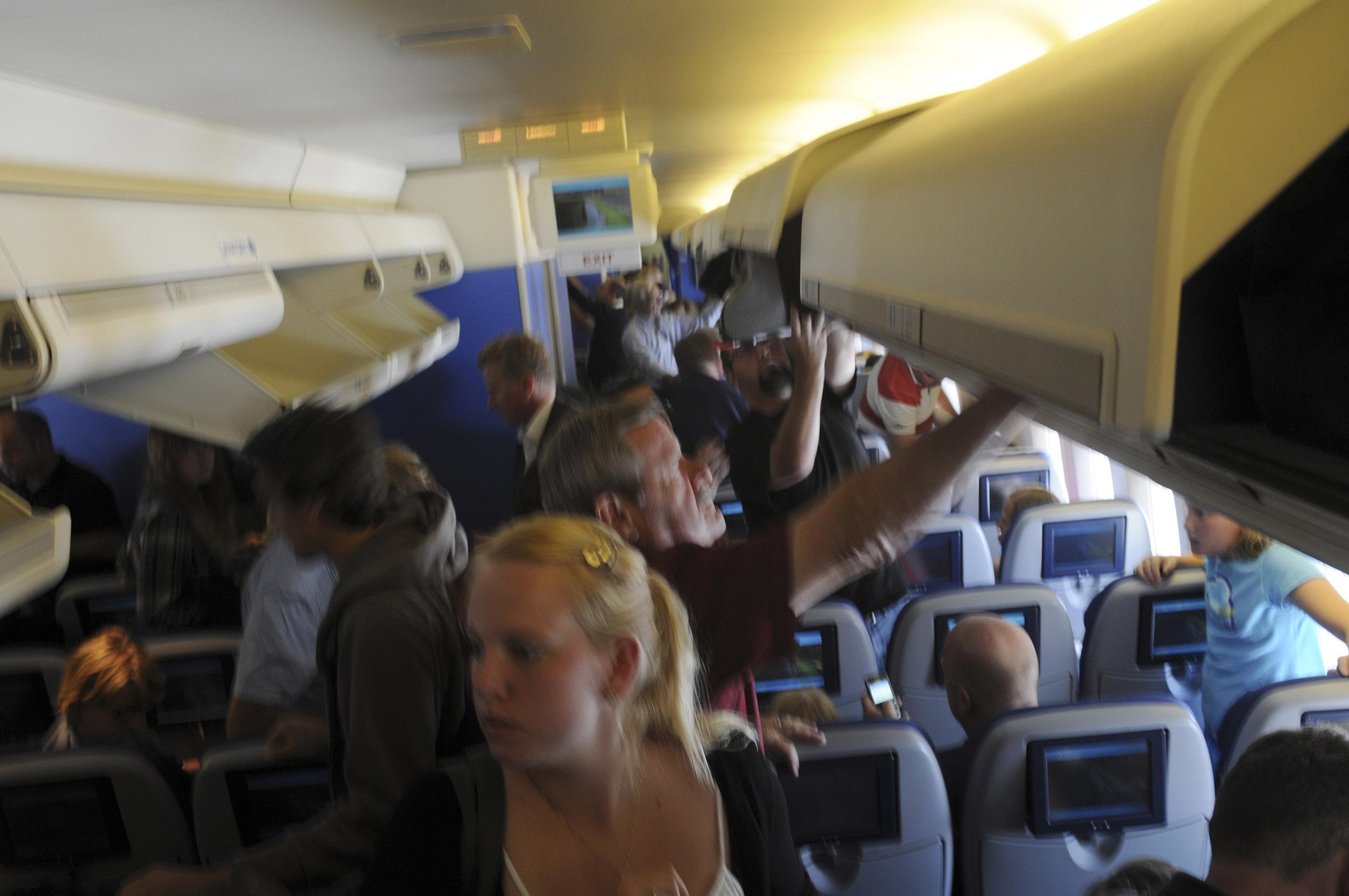 Unul din trei piloti de avioane recunoaste ca a "motait" in cabina! Sondajul a fost realizat intre 6.000 de aviatori