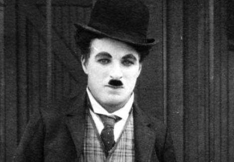 Palaria si bastonul lui Charlie Chaplin, vandute la licitatie cu peste 60.000 de dolari