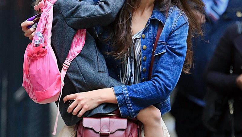 Suri Cruise a convins-o pe Katie Holmes sa adopte un copil!