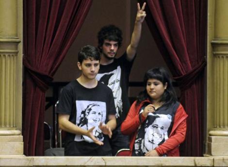 Argentina: s-a aprobat dreptul de a vota la 16 ani