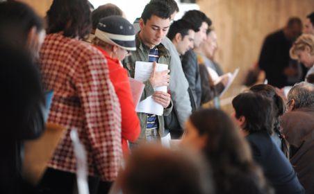 Suedia: Tinerii someri sunt platiti ca sa plece la munca in Norvegia