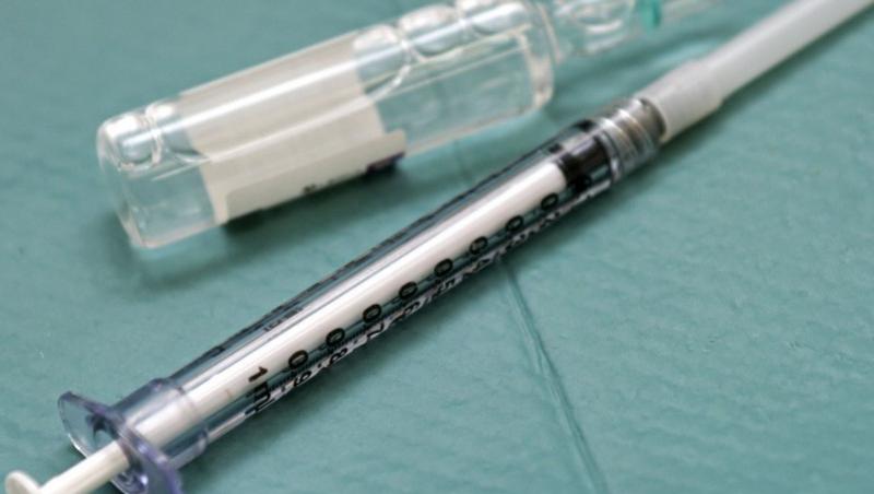 Ministerul Sanatatii vrea sa reia imunizarea elevelor contra HPV