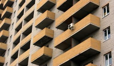 O pata de culoare intr-o piata gri: secretele celor care construiesc sute de apartamente noi 