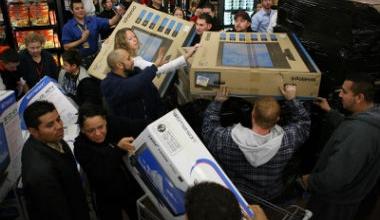 Milioane de romani asteapta Black Friday. Cati vor sa cumpere