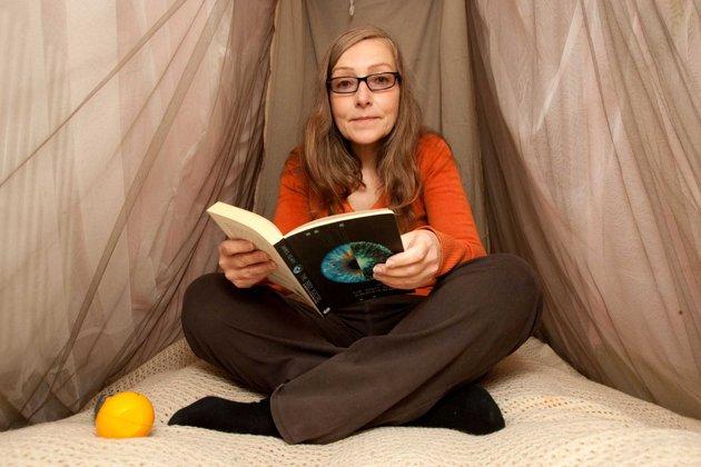 Traieste de o viata intreaga intr-o cusca! O femeie din Marea Britanie este alergica la tehnologie