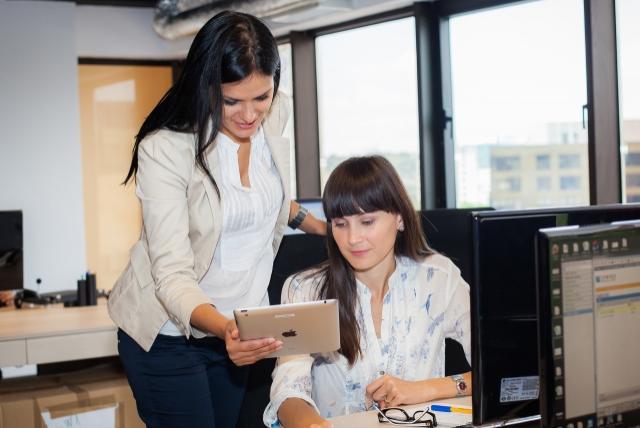 Cum lucreaza angajatii unei firme din Iasi intr-un spatiu conceput chiar de americanul care a fondat compania