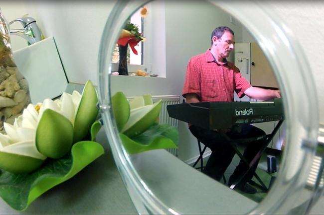 VIDEO! Bolnavi vindecati cu muzica. Tamaduitorul de la orga 