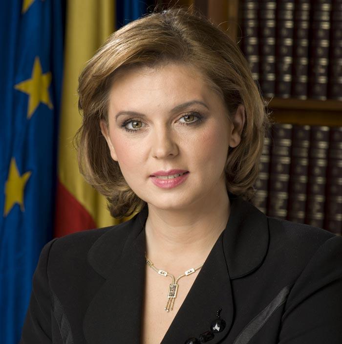 Roberta Anastase a devenit evlavioasa pentru a obtine voturi
