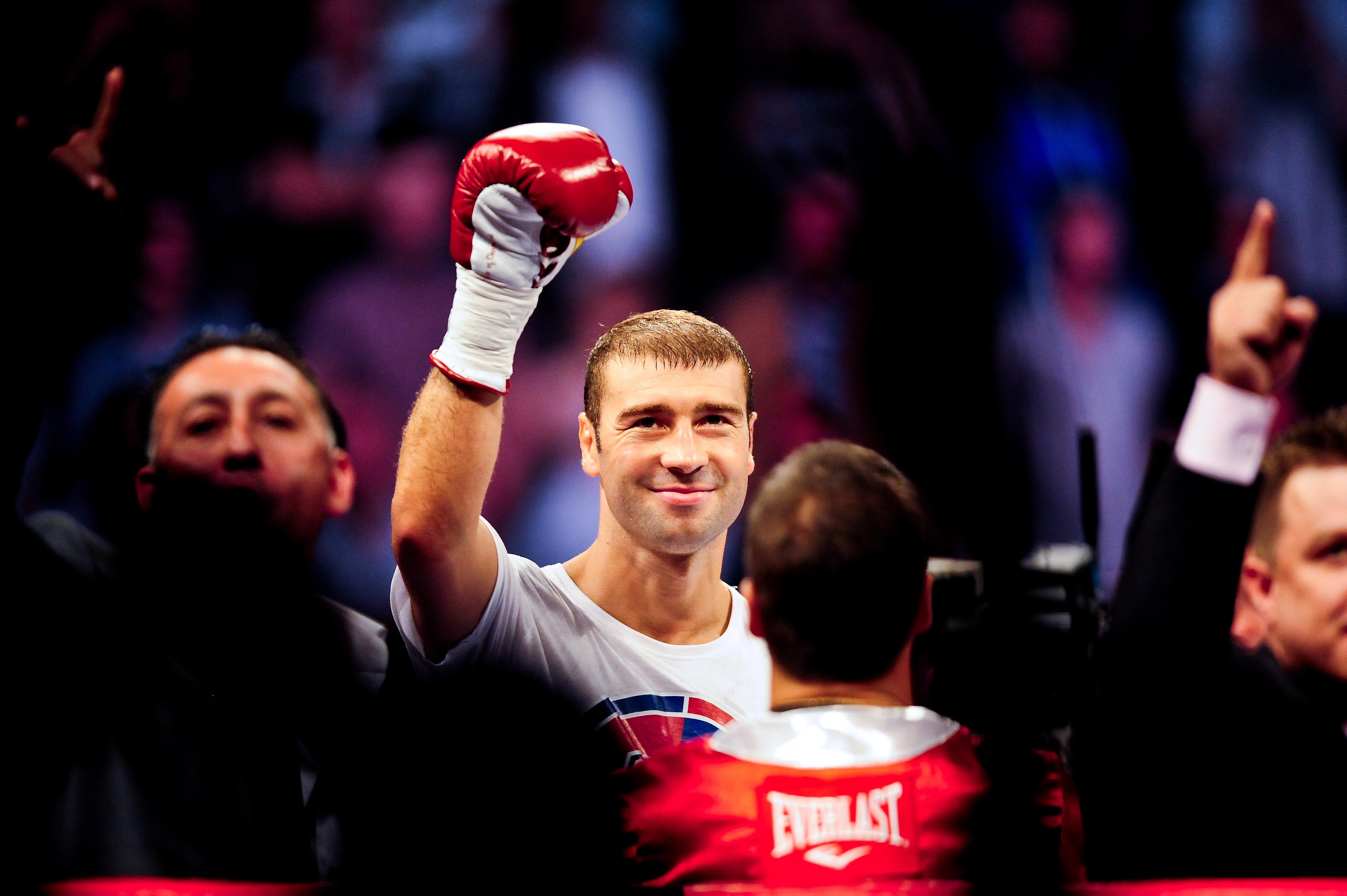 "Mister K.O." l-a invins pe Gracev si a devenit noul campion NBAF la "semi-mijlocie". Lucian Bute:  "Mi-am recapatat increderea. Imi doresc revansa cu Froch"