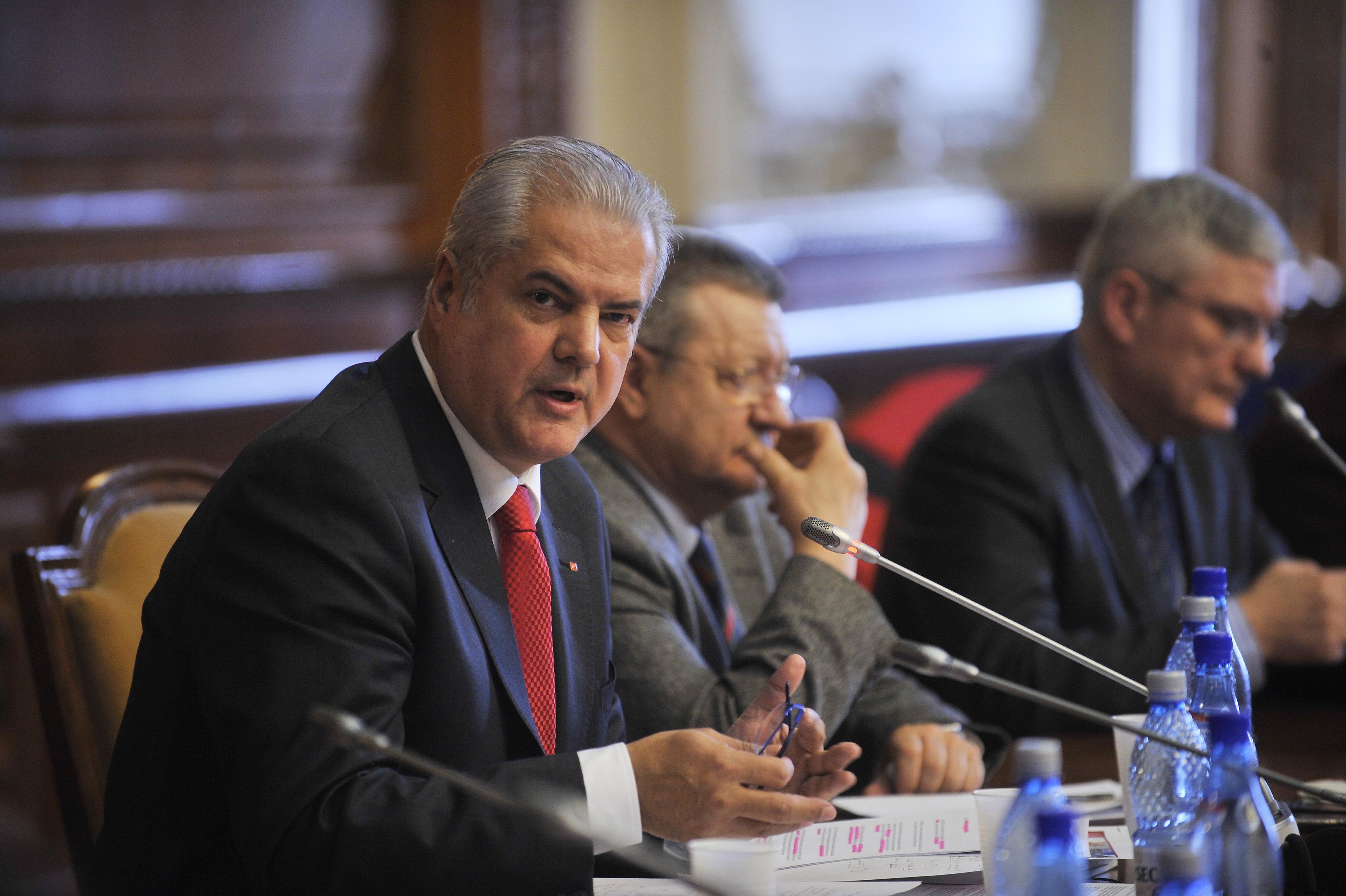 Ambasada SUA i-a retras viza lui Adrian Nastase cu trei luni inainte de condamnare