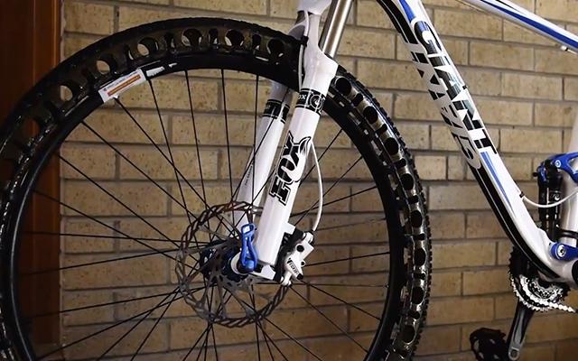 Un american a inventat roata fara aer!