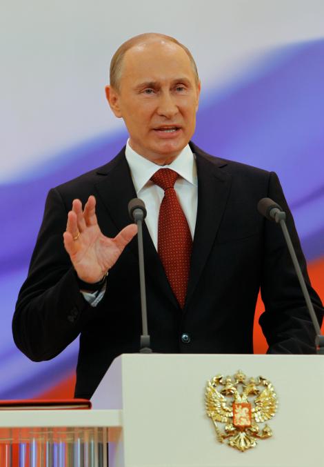 Vladimir Putin l-a demis pe ministrul Apararii, in urma unui scandal de frauda