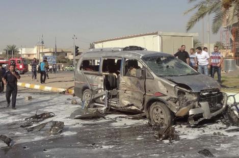 Atac sinucigas la o baza militara din Irak: 27 de morti si peste 40 de raniti
