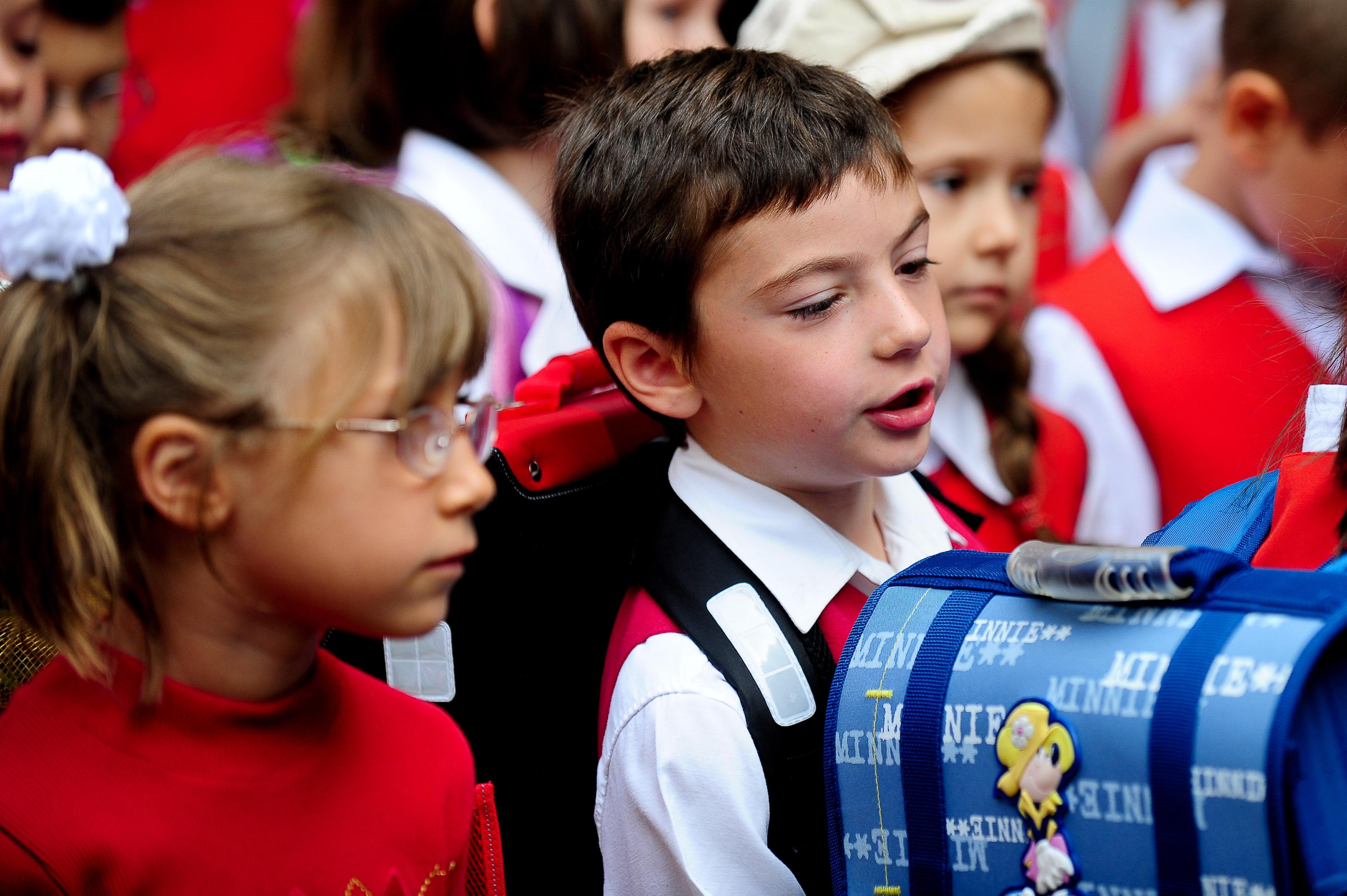 O educatoare din Vaslui le-ar fi dat copiilor pastile pentru a sta cuminti