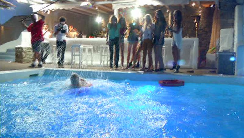 GALERIE FOTO / Next Top Model: Ucenicele lui Catalin Botezatu au petrecut cu sarbe si sarituri in piscina!