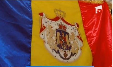 Un steag tricolor urias a fost descoperit pe frontispiciul Palatului Victoria