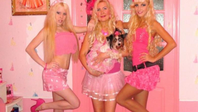 GALERIE FOTO! Sunt blonde, imbracate in roz si se cred Barbie. Cum arata o familie de PITIPOANCE din Rusia