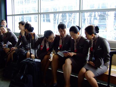 Stewardesele din Hong Kong ameninta cu proteste: Nu le vor mai zambi pasagerilor