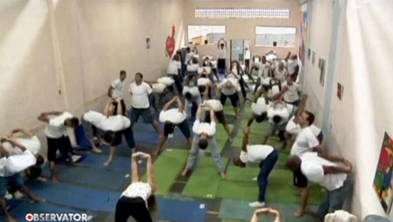 Detinutii brazilieni beneficiaza de sedinte gratuite de yoga chiar in spatele gratiilor