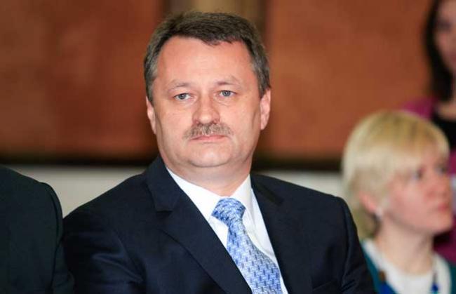 Subsecretar de stat din MAE, acuzat in Senat de actiuni antiromanesti