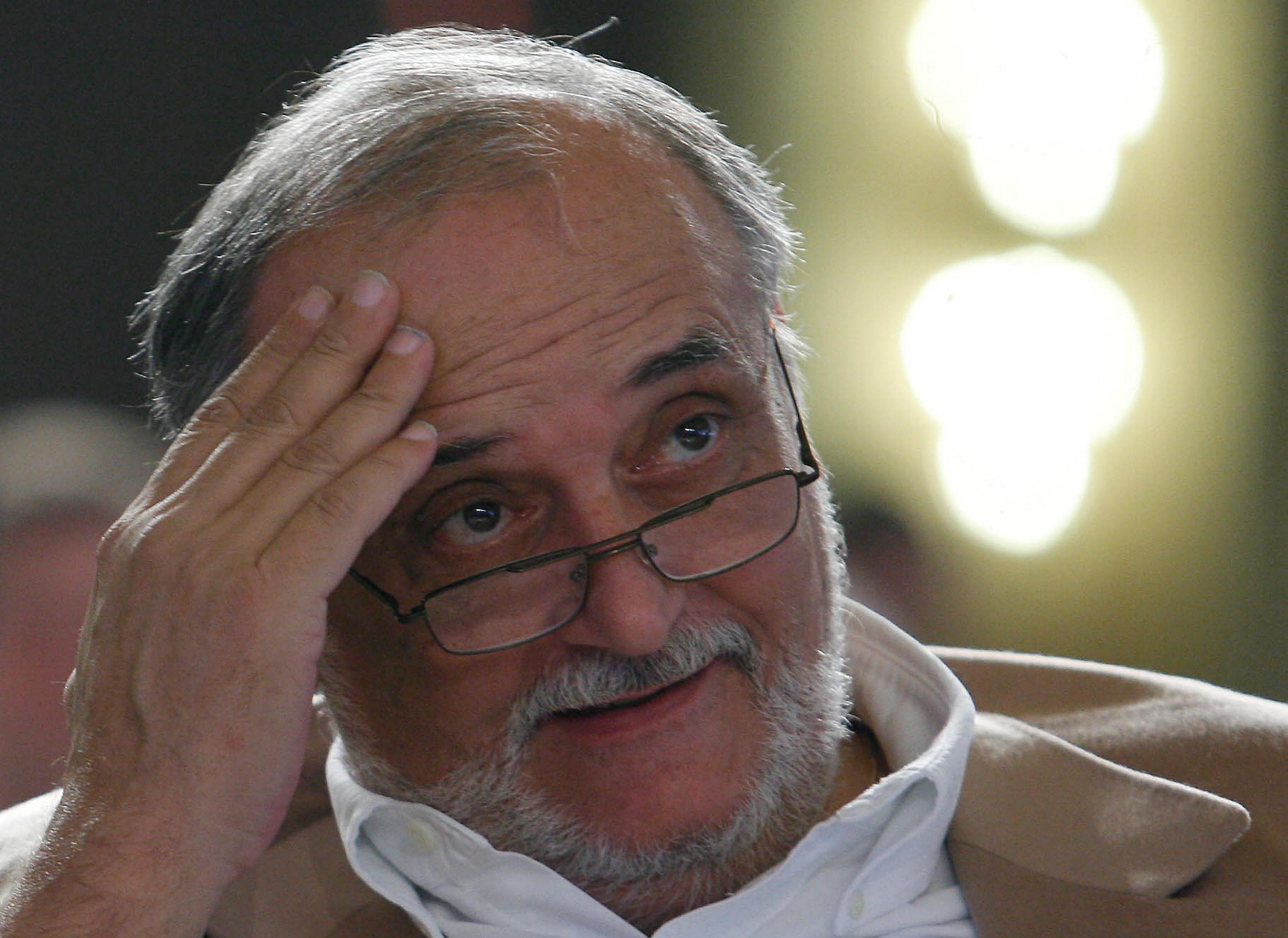 Zece predictii esuate in 2012: de la bacaniile lui Patriciu, la implozia euro