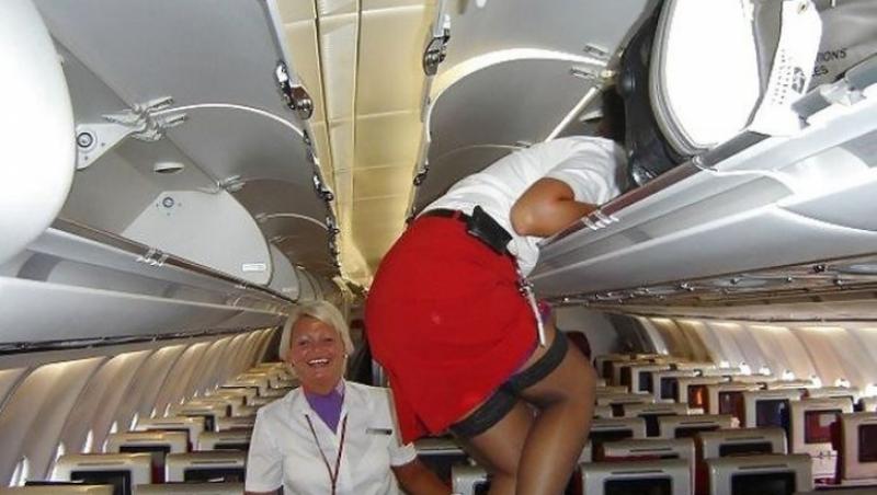 GALERIE FOTO! Stewardesele din Rusia, poze indecente in avion