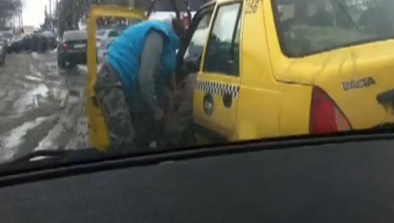 VIDEO! Un taximetrist a fost luat la bataie in trafic, de soferul unui microbuz