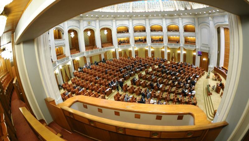 Noii deputati si senatori vin astazi sa-si ocupe locurile in Parlament