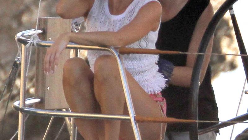 GALERIE FOTO! Kate Moss, sexy pe plaja fierbinte din insula St. Barts