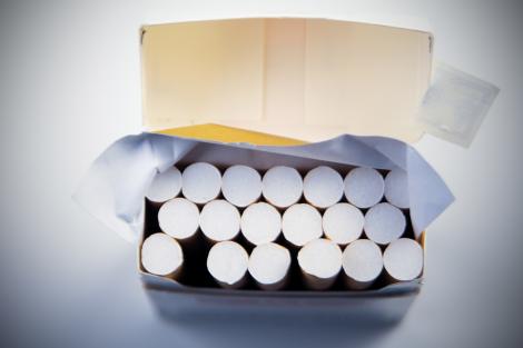 Comisia Europeana propune o directiva prin care pachetul de tigari sa fie acoperit 75% cu mesaje anti-tabac