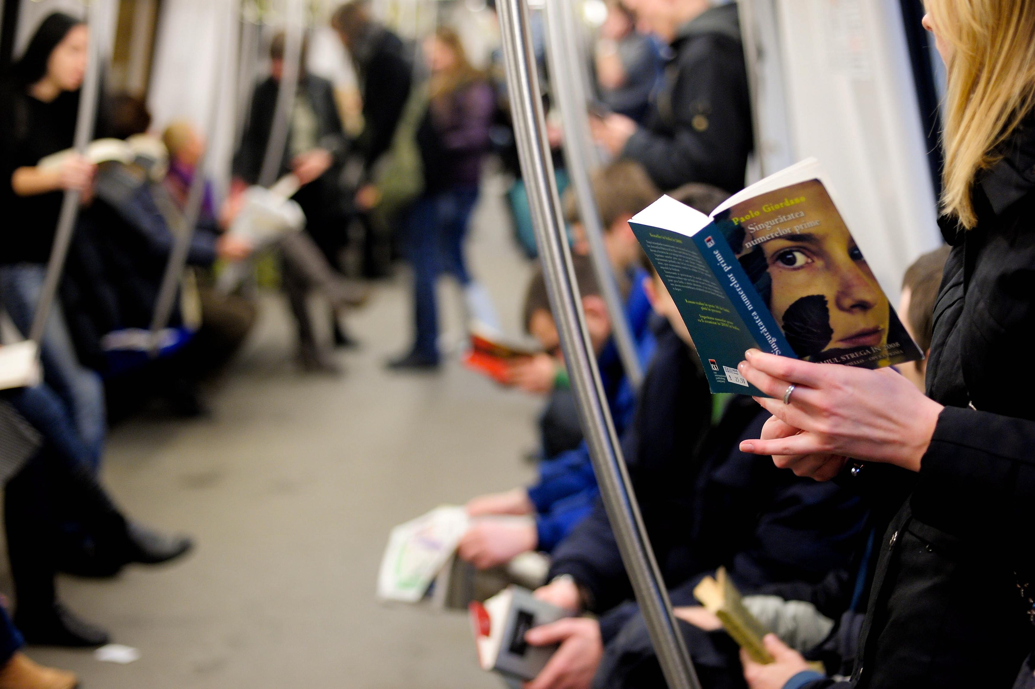 Noaptea dintre ani: Vezi aici cum circula metroul de Revelion