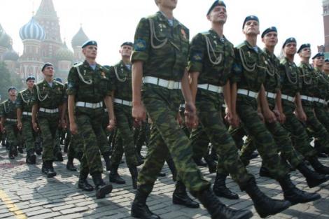 Va mai amintiti de "Pregatirea Tineretului pentru Apararea Patriei?" Rusia reintroduce cursurile militare in scoli