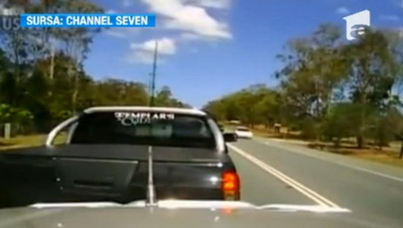 Violenta extrema, pe o autostrada din Australia. Un sofer, la un pas de moarte