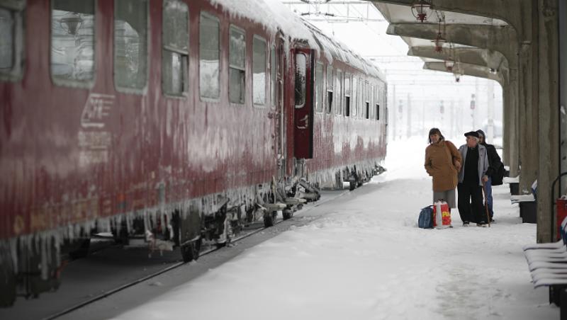 Mai multe curse feroviare au fost anulate in Moldova si Dobrogea din cauza viscolului